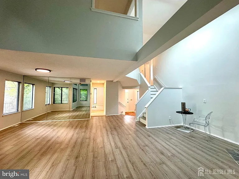 104 Sayre Dr — Photo 8
