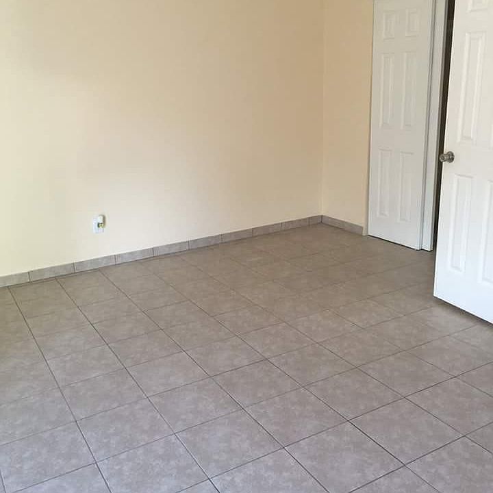 1st image of 652 Hempstead Dr