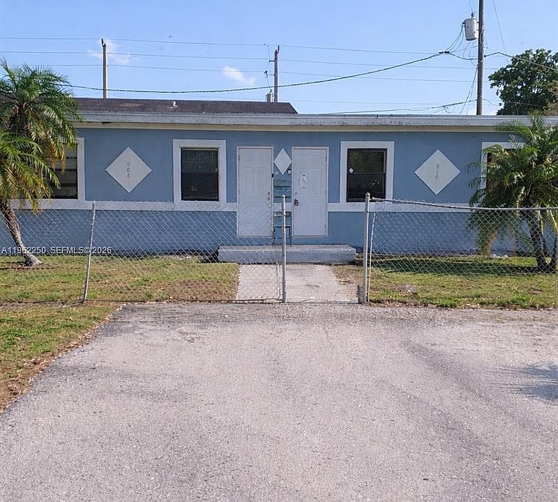 1st image of 908 SW Avenue D