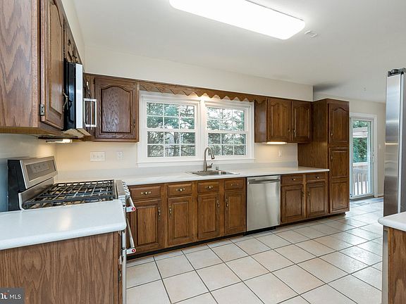5th image of 9001 Snowford Ct