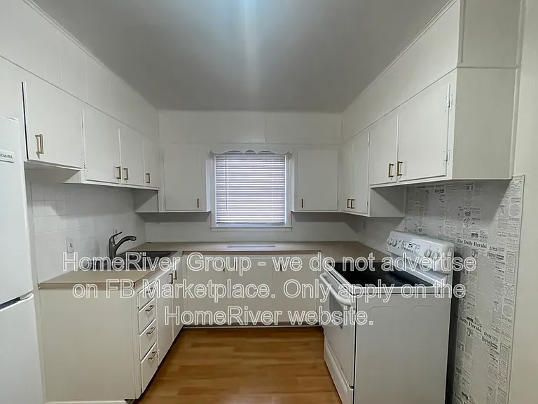 110 SW 10th St #4 — Photo 6