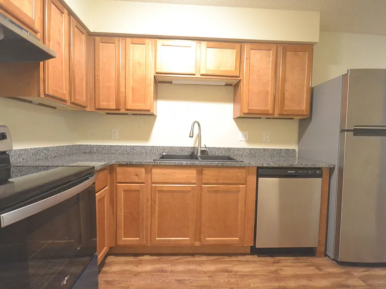406 Judy St — Photo 2