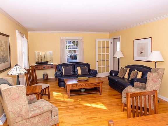 4th image of 10 Rivercrest Dr