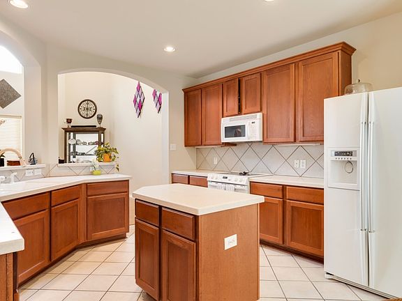 4th image of 4108 Santa Marina St