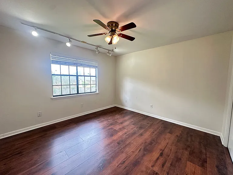 522 S Dresden Ct — Photo 17