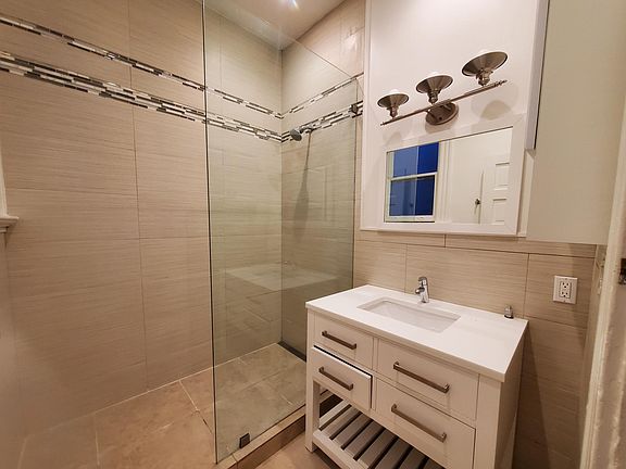 5th image of 640 Ashbury St