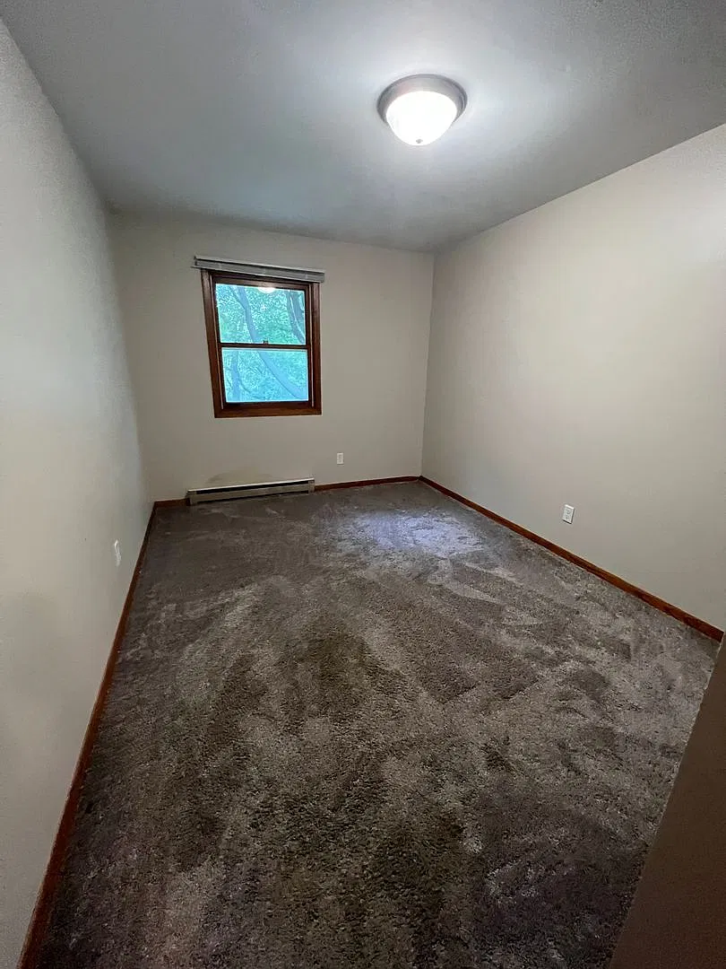 220 S Holly — Photo 3