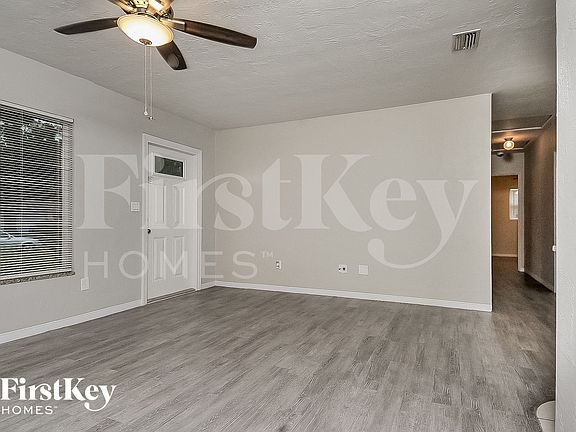 4th image of 108 44th Ave NE