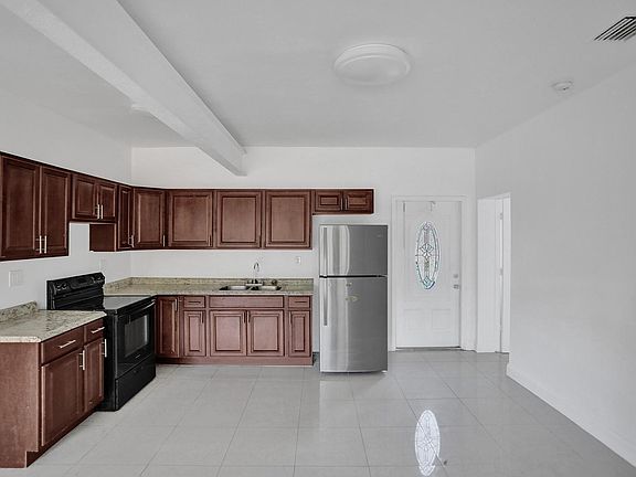 5th image of 12807 Lake Dr #A