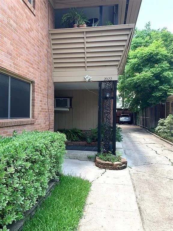 Building Photo - 2022 Branard St #3