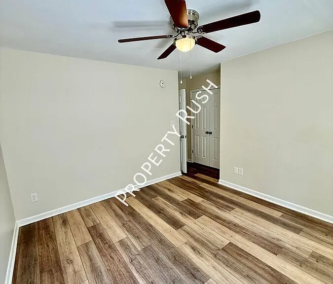 709 N Holly St — Photo 15