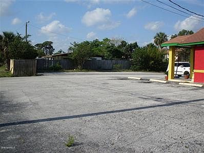3rd image of 407 Cheney Hwy