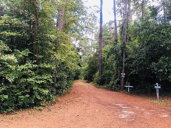 2nd image of 901 Lee Ln