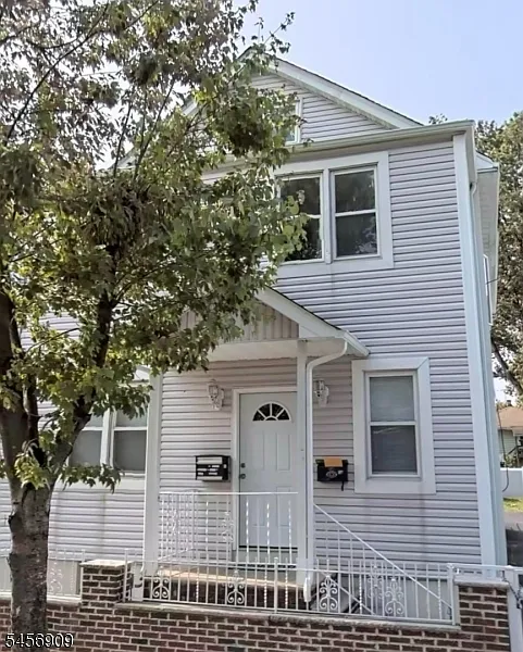 4 bed, 1.0 bath, $3,100 — Photo 2