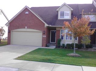 1014 Paddock Dr, South Lyon, MI 48178