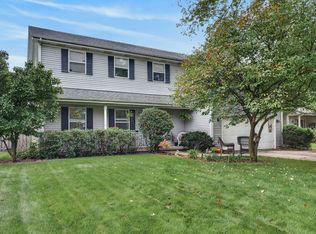 800 Birch St, Algonquin, IL 60102