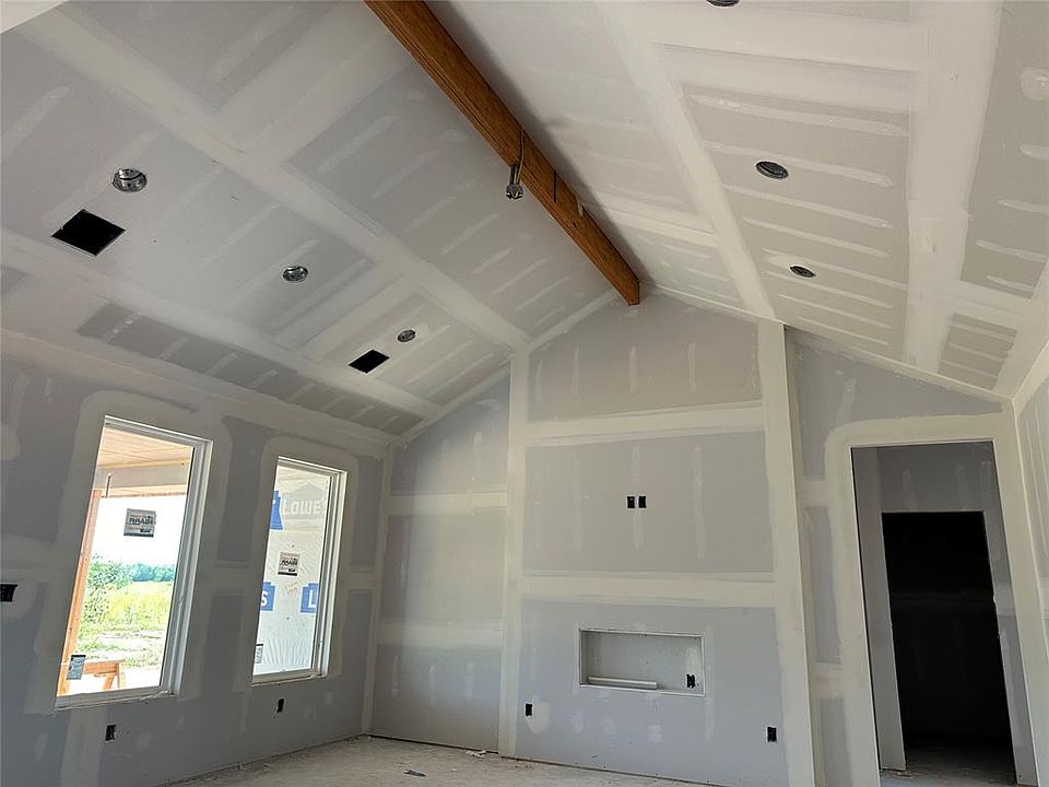 2nd image of 205 Outlander Way