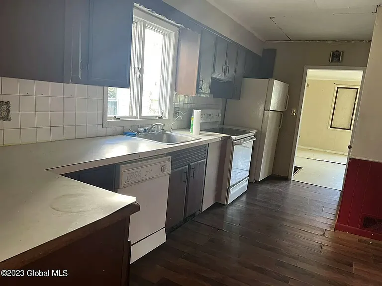 83 Prospect Ave — Photo 9