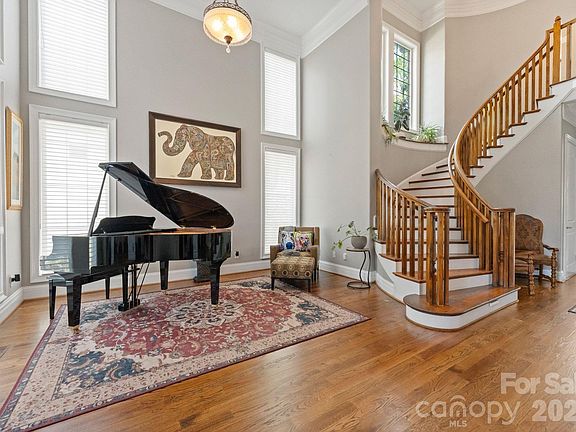 4th image of 3251 Lake Pointe Dr