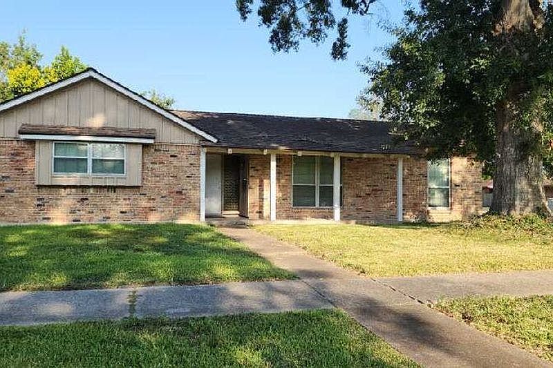 1st image of 2212 Peach Ln