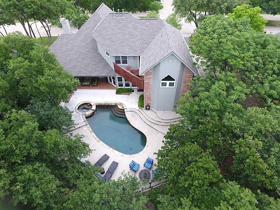 3rd image of 2711 Timber Crest Ln