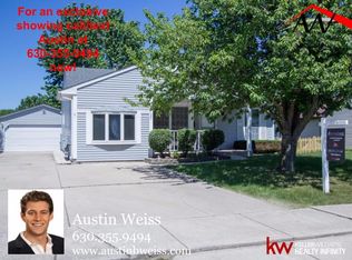 307 Westbrook Cir, Naperville, IL 60565