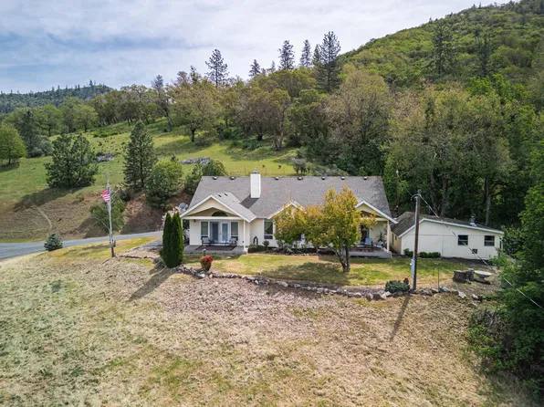 304 Wards Creek Rd, Rogue River, OR 97537