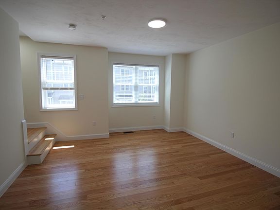 4th image of 7 Gorham St #11