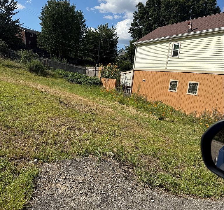 2nd image of 3917 Main St