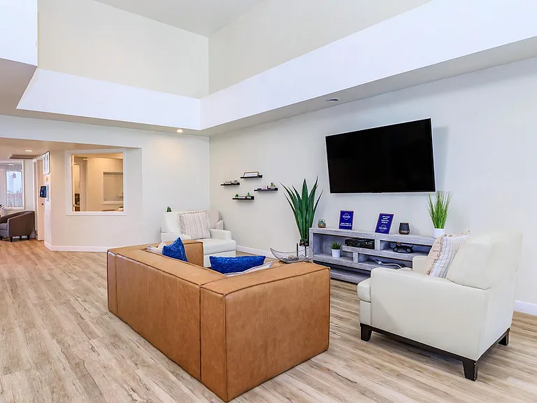 Sun Creek Apartments — Photo 17