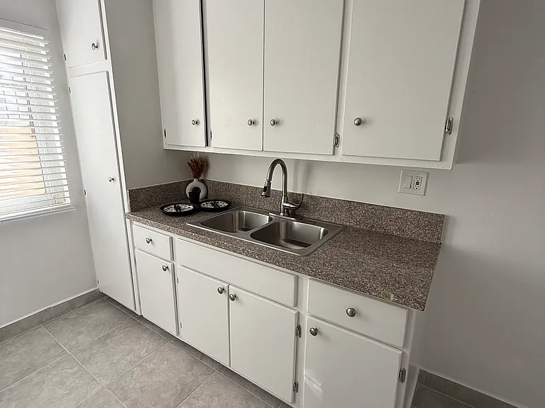 7533 Vineland Ave #2 — Photo 3