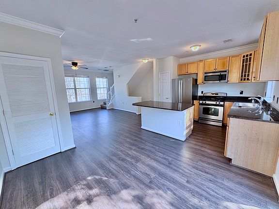 2nd image of 21842 Jarvis Sq