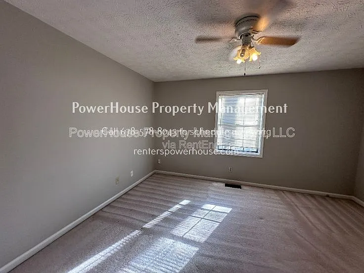 502 Oakwood Ct — Photo 9