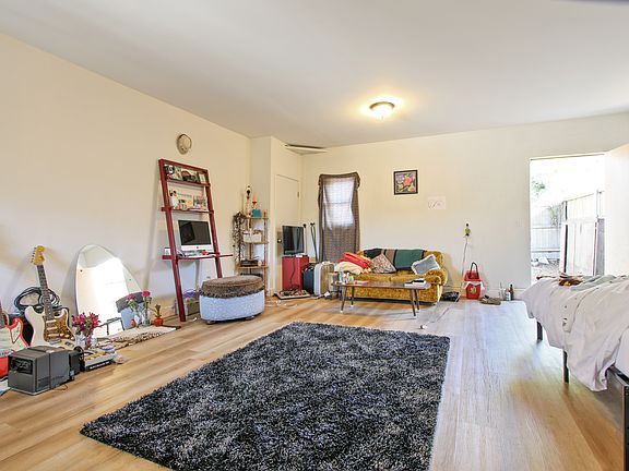5th image of 1432 Armadale Ave
