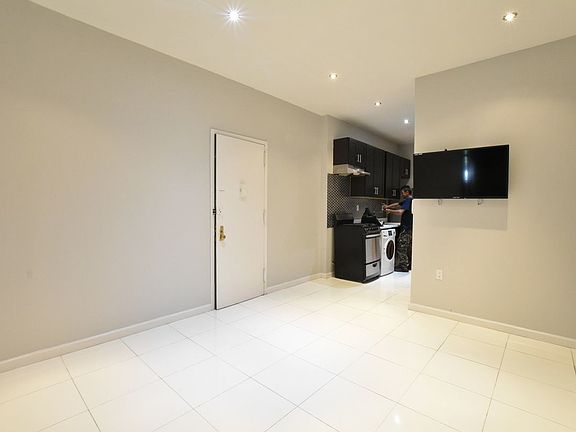3rd image of 320 Manhattan Ave APT 7