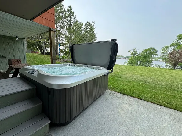 516 Tower Dr NE, Baudette, MN 56623