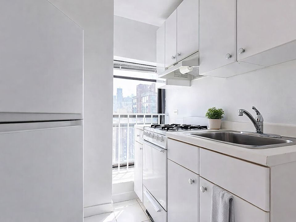 2nd image of 108 E 38th St APT 1105