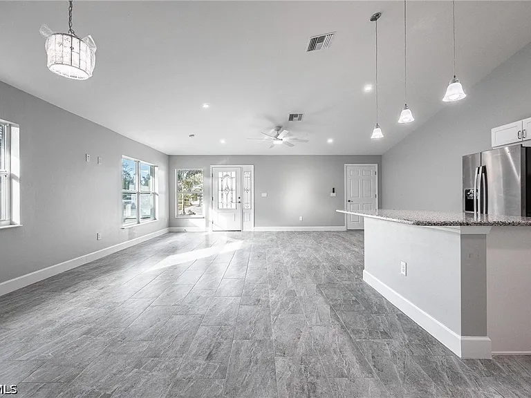 184 Village Cir — Photo 11