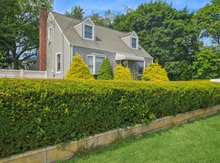 25 Jones St, Patchogue, NY 11772