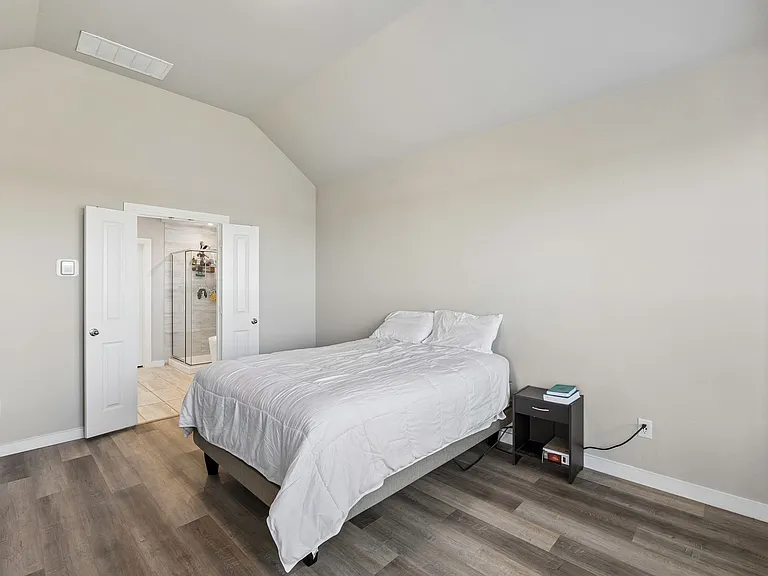 2321 Green River Rd — Photo 30