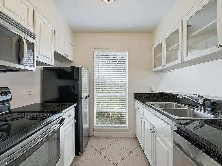 1510 W 6th St #212 — Photo 11