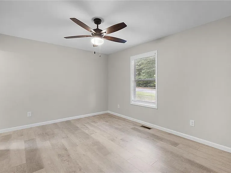 135 Holly Creek Dr — Photo 13