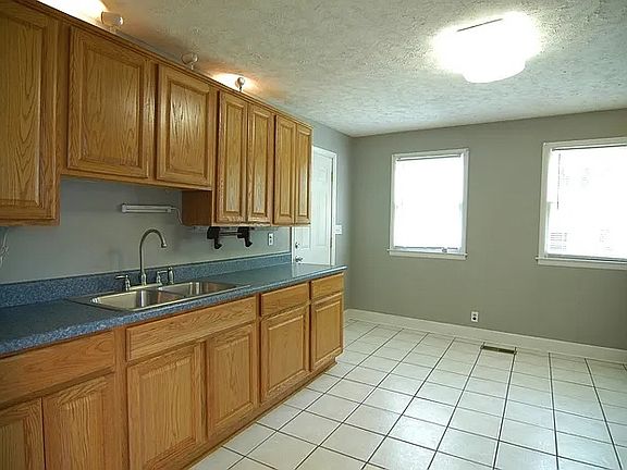 3rd image of 711 Croley Dr