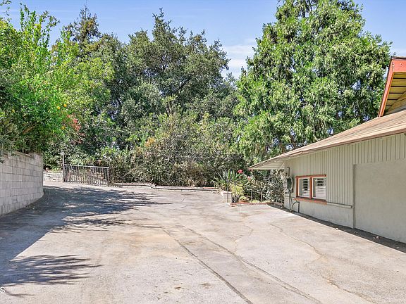 4th image of 521 W Loma Alta Dr