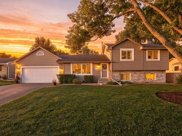9150 Orchid Ln N, Maple Grove, MN 55369