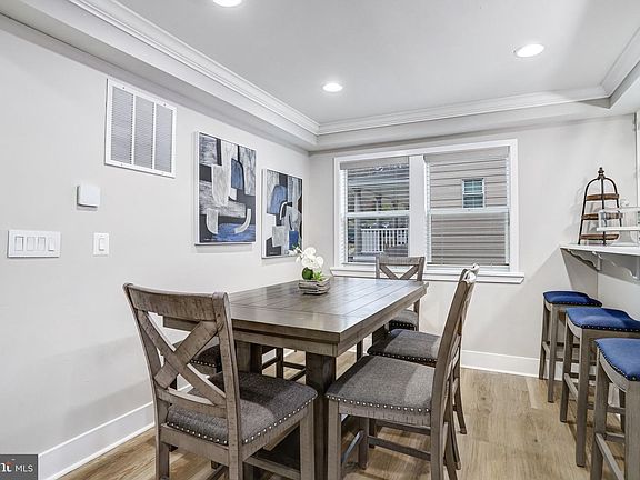 3rd image of 2201 Taylor St NE