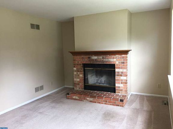 3rd image of 49 Creekside Dr