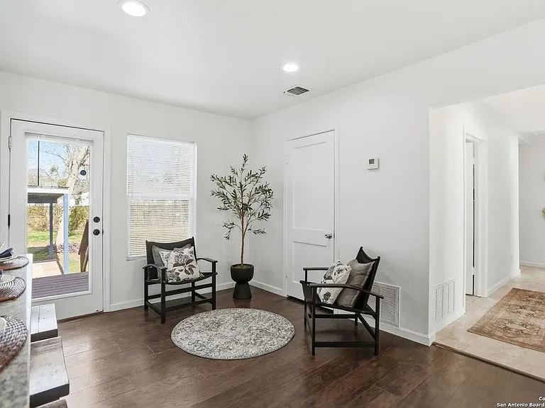2543 W Mulberry Ave — Photo 6