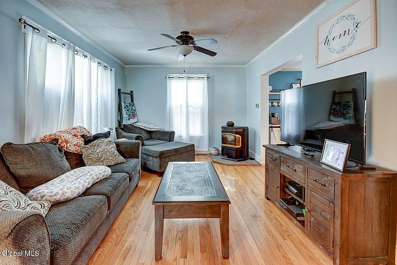 2nd image of 7 Saratoga Boulevard