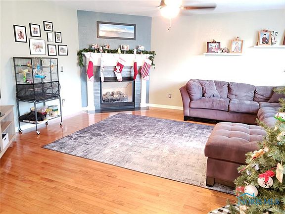 3rd image of 5852 Bear Creek Dr